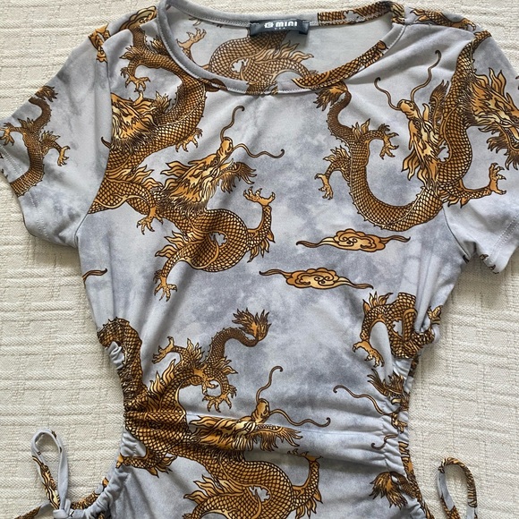 G Mini gold dragon dress. - Picture 2 of 8